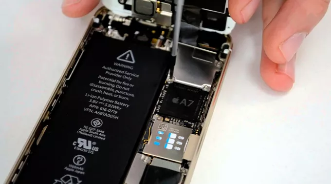 Как самостоятельно заменить разбитый экран iPhone 5S