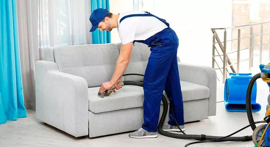 Как почистить диван от грязи и пятен в домашних условиях